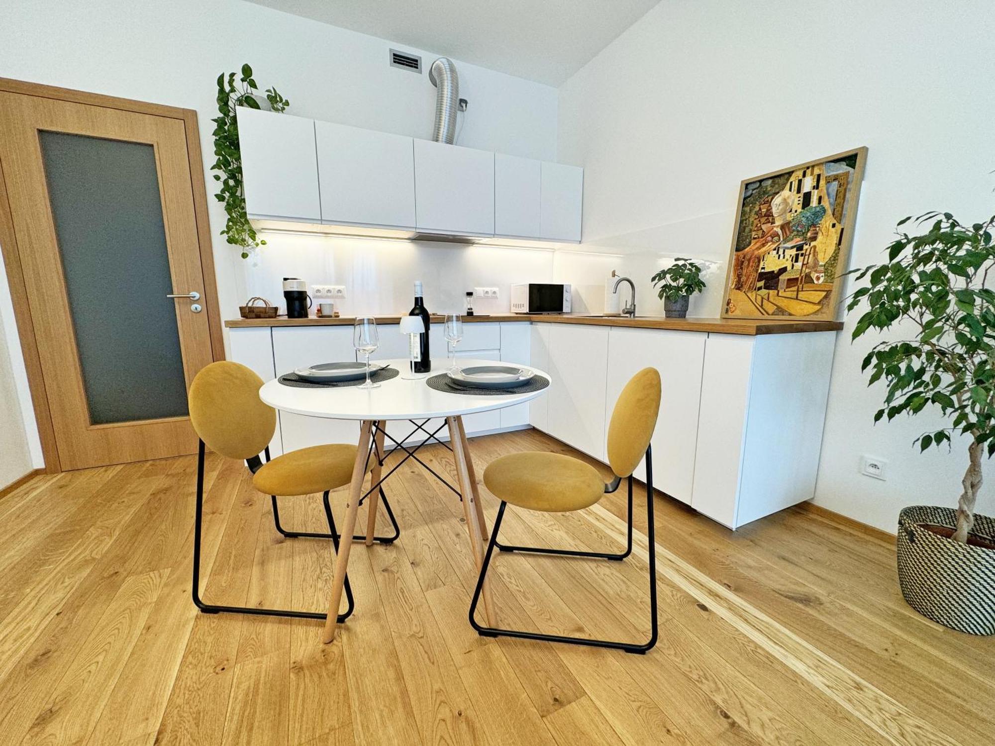 New Studio, King Bed, Free Parking, Terrace Praga Exterior foto